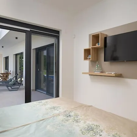 Villa Lim Silent By Istrialux Matohanci