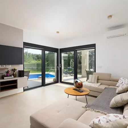 Villa Villa Lim Silent By Istrialux
