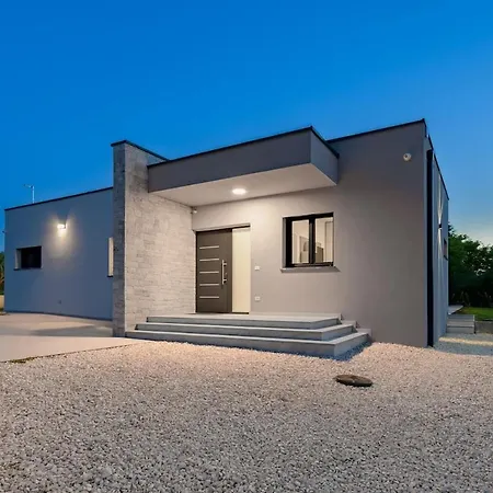 Villa Villa Lim Silent By Istrialux *