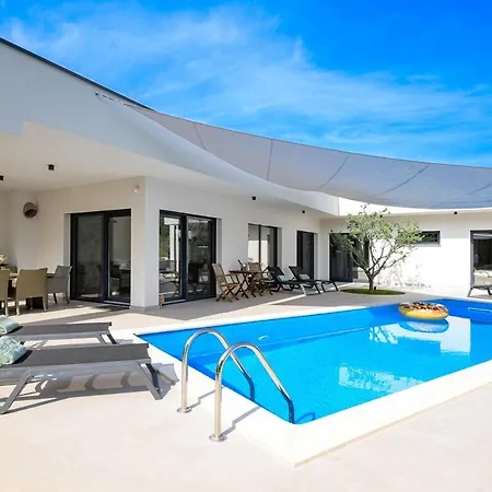 Villa Lim Silent By Istrialux *