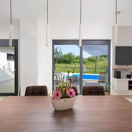 Villa Lim Silent By Istrialux Matohanci