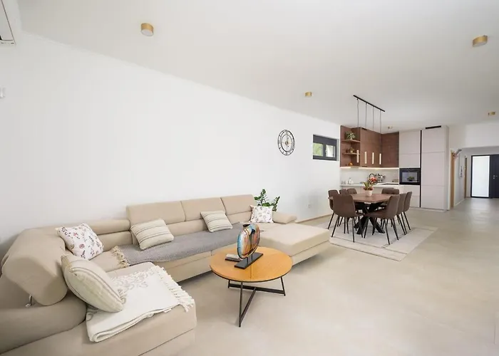 Lim Silent By Istrialux Vila *