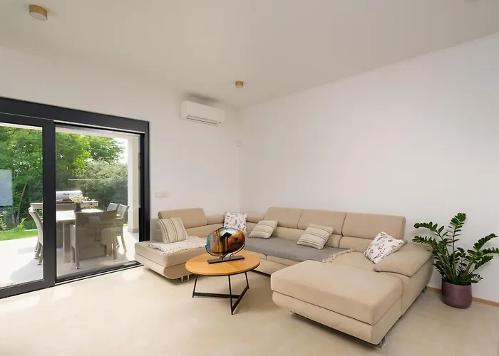 Vila Lim Silent By Istrialux Matohanci